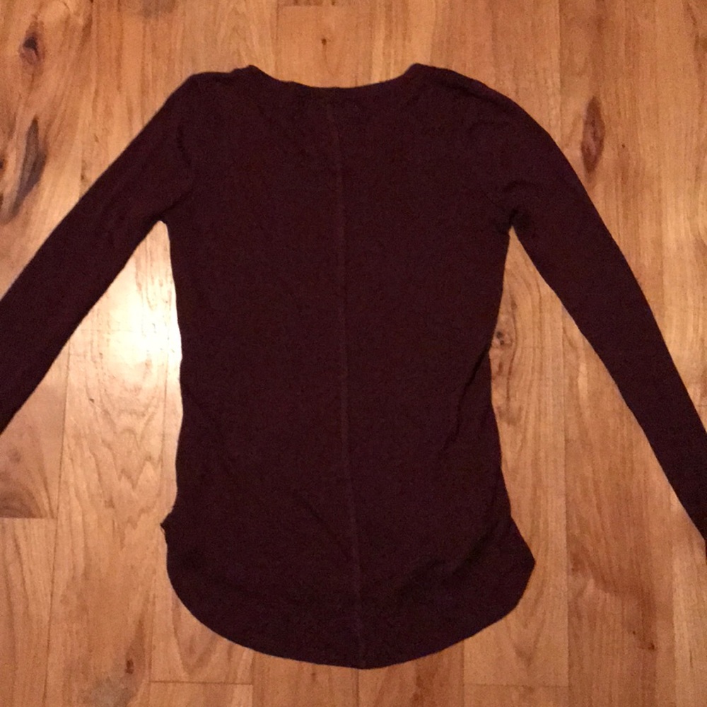 A&F simple long sleeve - Picture 3 of 5